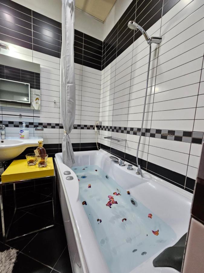 Center Apartment Easy_Luxury ติรานา ภายนอก รูปภาพ