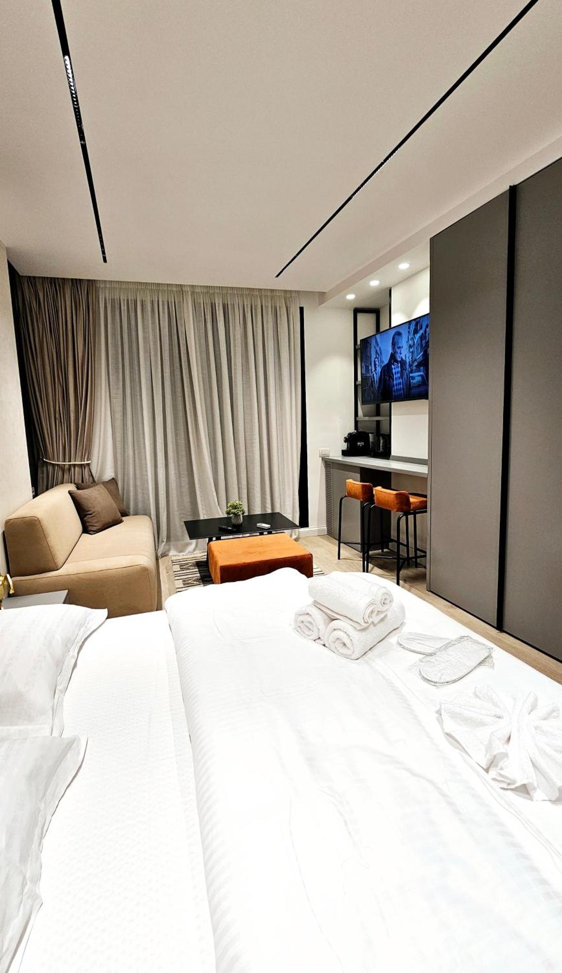 Center Apartment Easy_Luxury ติรานา ภายนอก รูปภาพ
